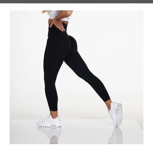 NVGTN medium solid seamless leggings, worn twice, but in almost new condition!